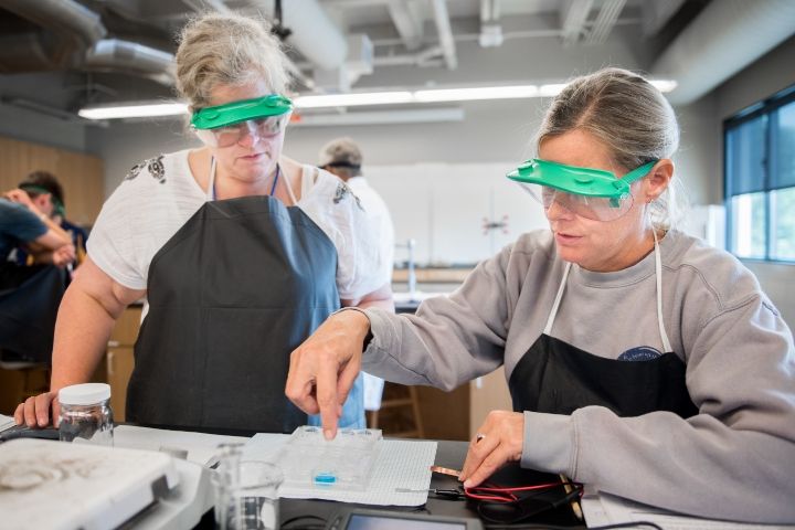 two people working in chemistry lab